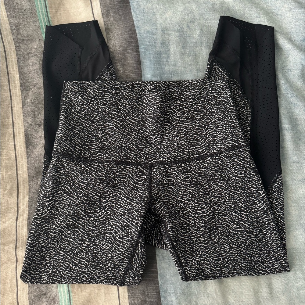 Lululemon | Patterned Cropped Leggings